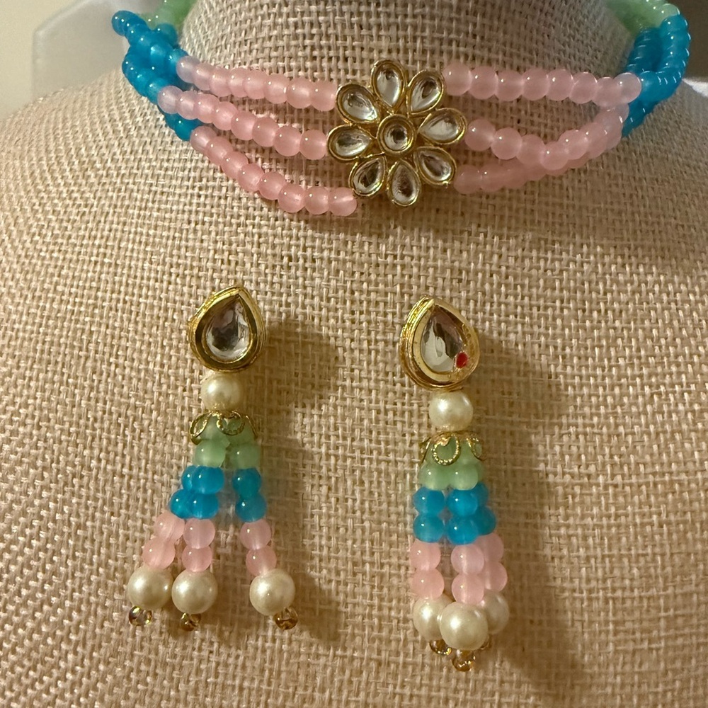 Indian Beaded Choker Necklace and Earrings Set Pink Blue Green‎ Gold Tone Floral